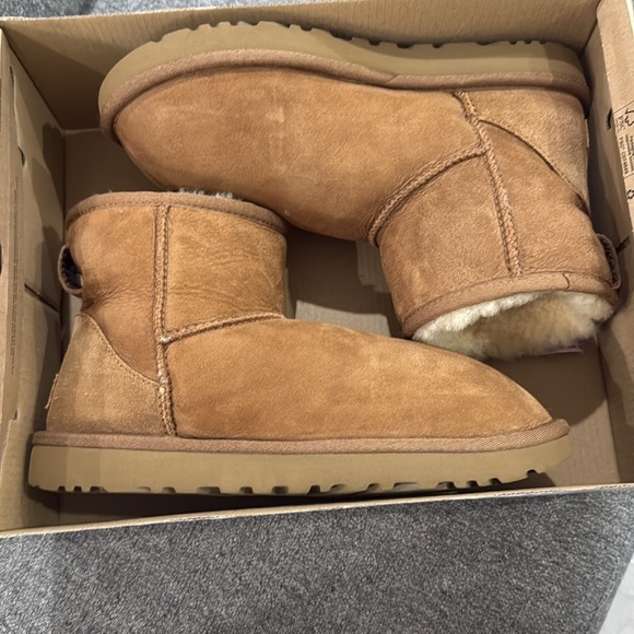 UGG Women’s classic mini II boot - Picture 7 of 11